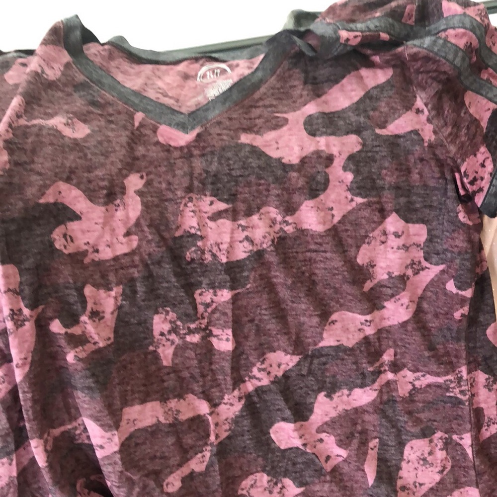 Tops - Picture 2 of 8